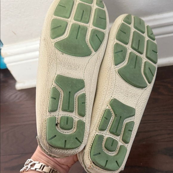 Ugg Women's Cream Loafers Size 9 - Picture 10 of 12